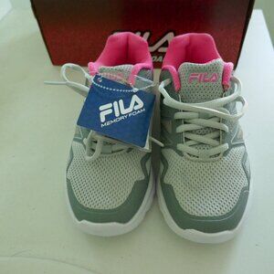 NWT Fila Women’s Memory Panorama running shoes size 6.5 gray/pink